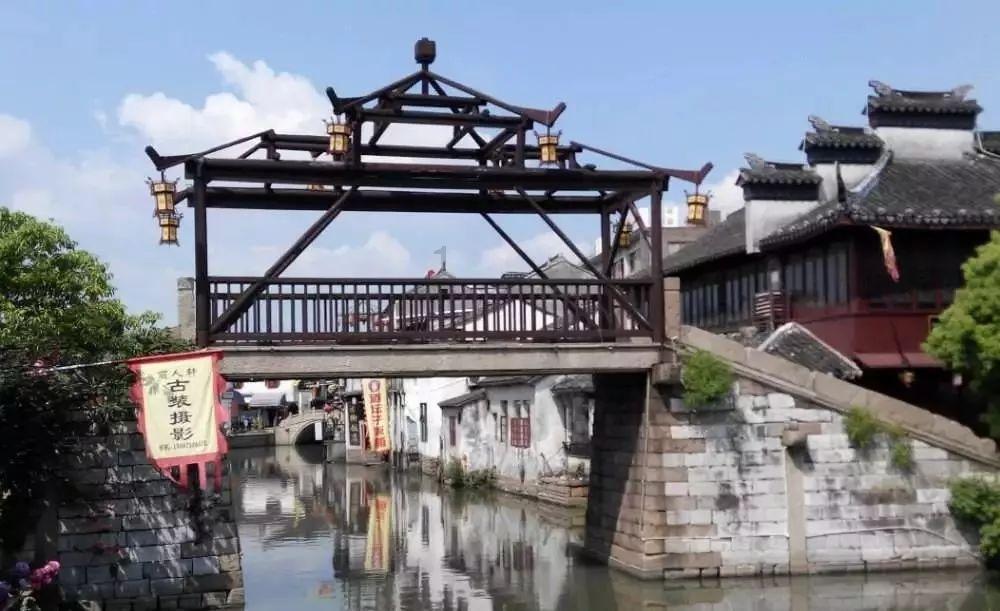 五彩几何塔